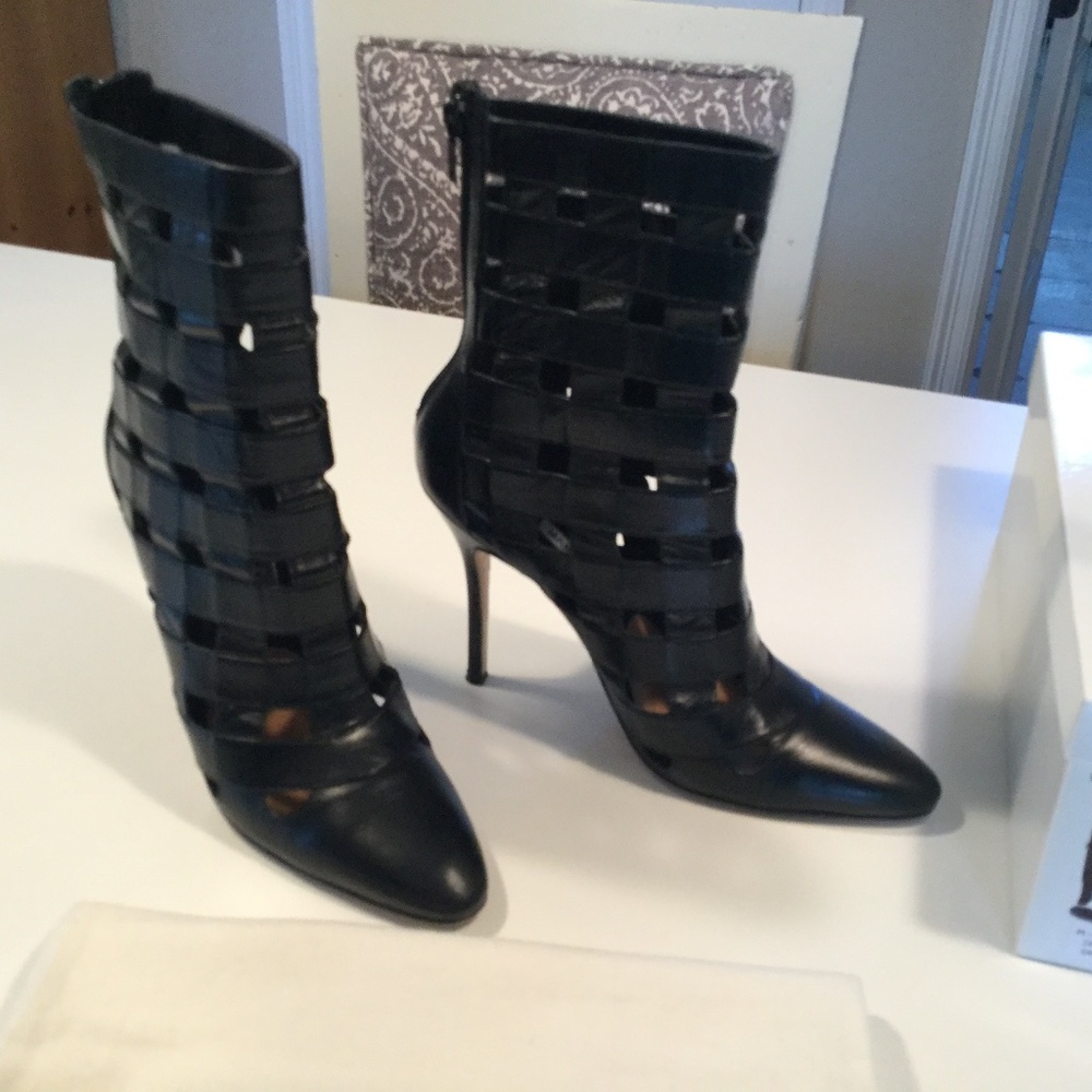Manolo Blahnik Cage Leather Boots 40